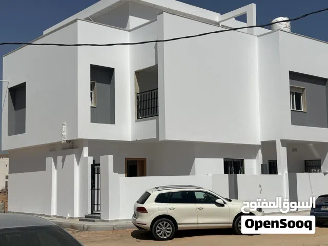 شقة للإيجار الدور الأرضي في السراج جنب المدرسة الكندية