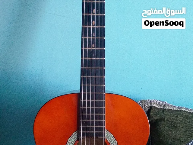 جيتار كلاسيكي أصلي للبيع (Clifton Guitar) بأكسسوارات ديالو كاملين و بثمن مناسب بوسكورة البيضاء