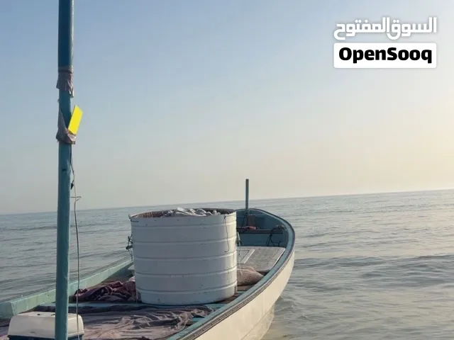 قارب للبيع 25 مع محرك 115