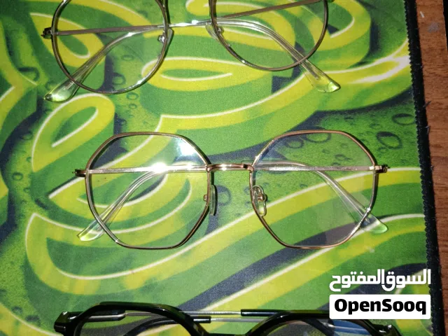 نظارة طبية بإطار أسود أنيق للبيع – بحالة ممتازة مع الحافظة