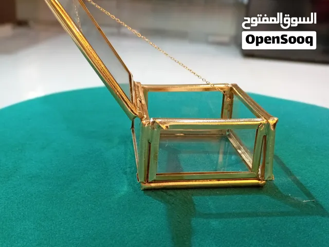 صناديق زجاجية