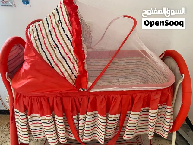 سرير اطفال هزاز استعمال بسيط