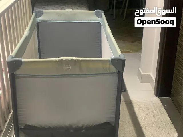 سرير أطفال للبيع