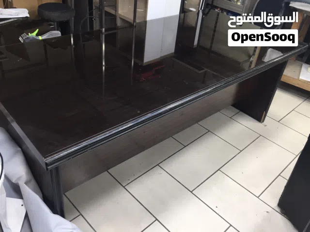 مكتب ايطالي مع وحدتين ادراج جانبيه