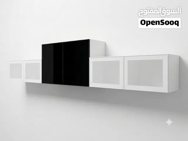 مطبخ ايكيا يتكون من اربع قطع لون ابيض ول لون اسود قطعتين