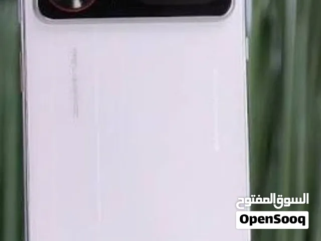 موبايل مستعمل أبيض بسعة 256 جيجابايت مع الكرتونة والشاحن ويتميز ب شاشته الخلفيه المميزه.