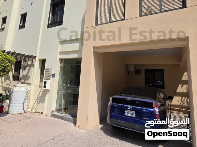 فيلا فاخرة للإيجار في أمواج  إطلالة مباشرة على القناة