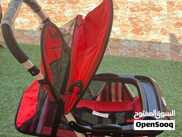 عربة اطفال نظيفة بحالة جيدة