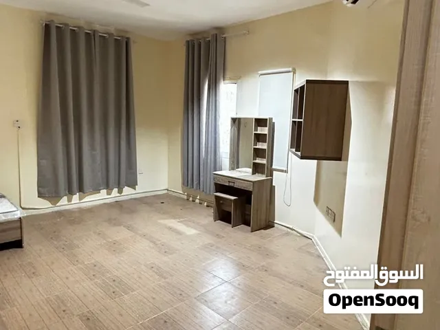 سكن جديد للموظفات والطالبات  للايجاز بناية تتكون من 3 طوابق كل طابق يتكون من 4غرف مع دورات مياه