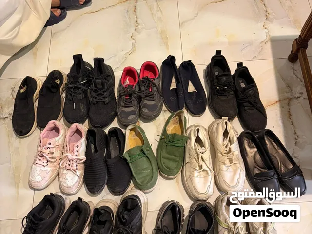 مجموعة أحذية للبيع