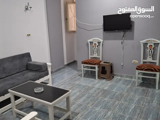 شقه 2وصاله مكيفه في الغردقه  القيادات  ش الكورنيش  أمام شاطي  العالات