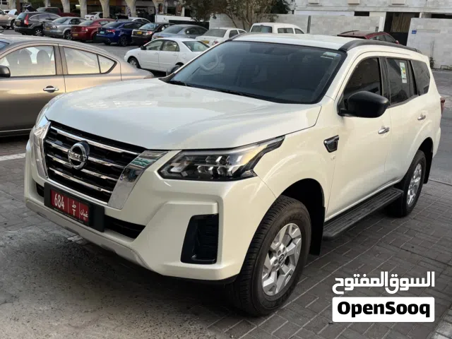 SUV Nissan in Dhofar