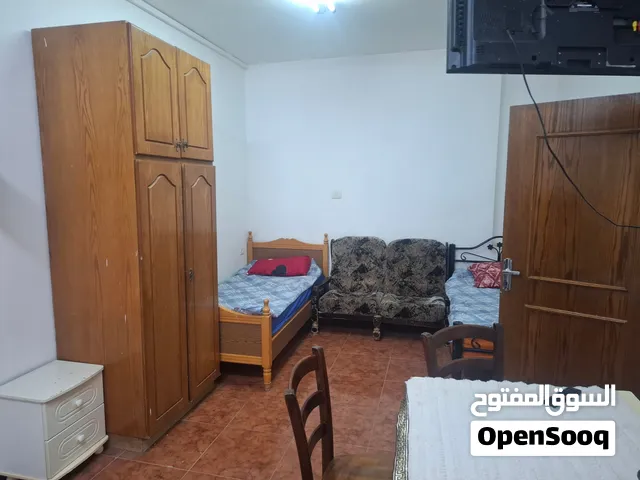 ستوديو. غرفة وحمام ومطبخ