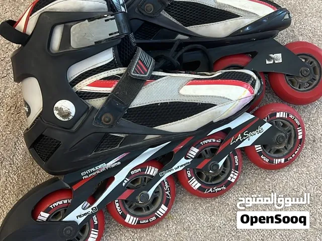 حذاء تزلج مع عجلات دوارة
