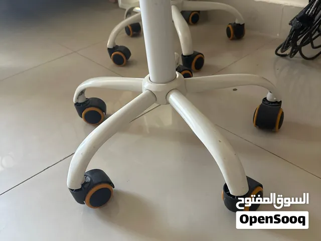 اثنين كرسي لمكتب أطفال مع عجلات