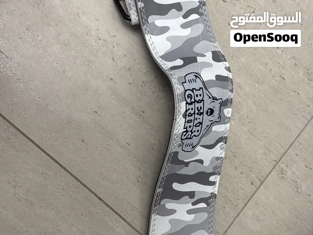 حزام لرفع الاثقال ما استعملته بس جربته شبه جديد يعني نظيف كثير