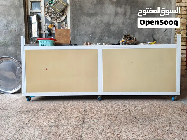 ميز نظيف للبيع