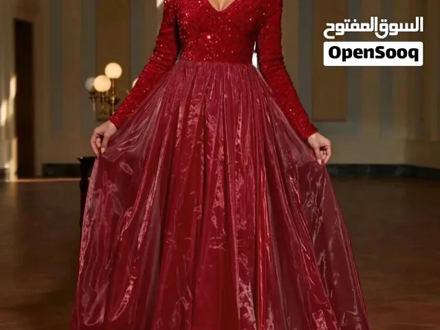 فساتين جديدة تمامًا لم تت لبس  بها من قبل