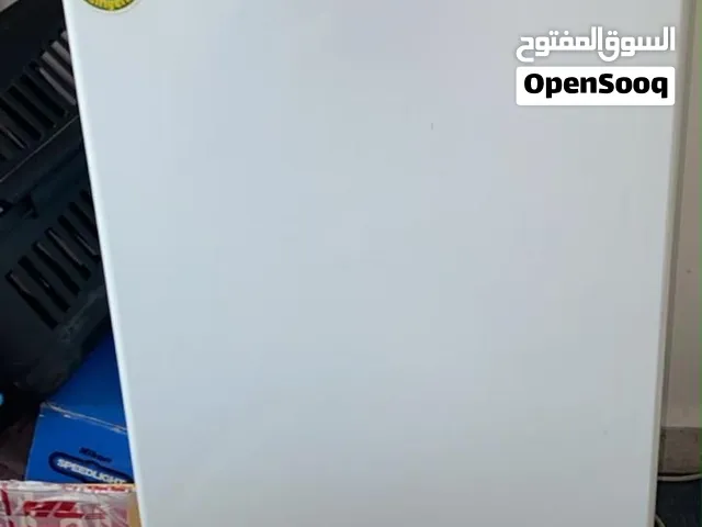 ثلاجة صغيرة
