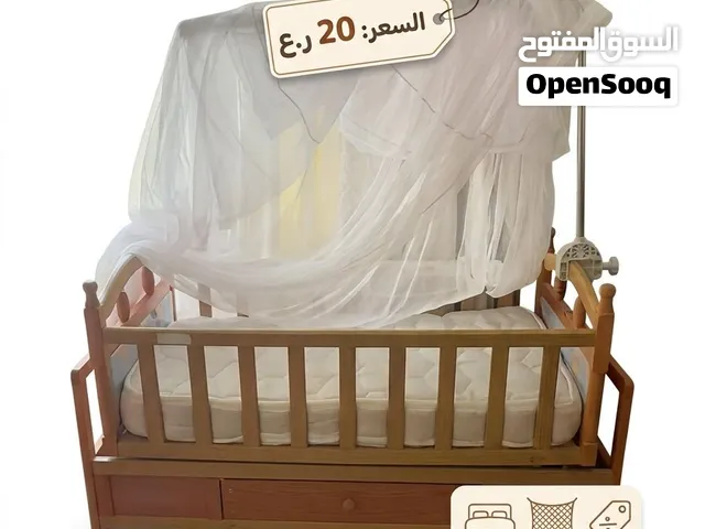 سرير اطفال رضع