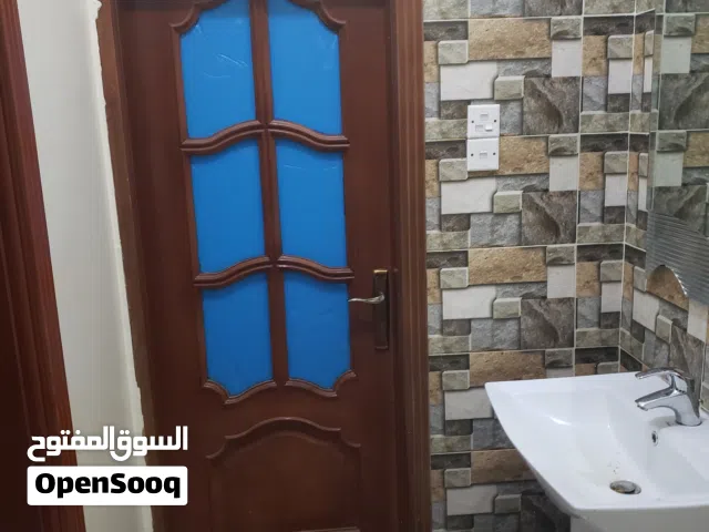 يوجد لدينا ابواب خشب اسباني جديد من 35الف سعر الباب