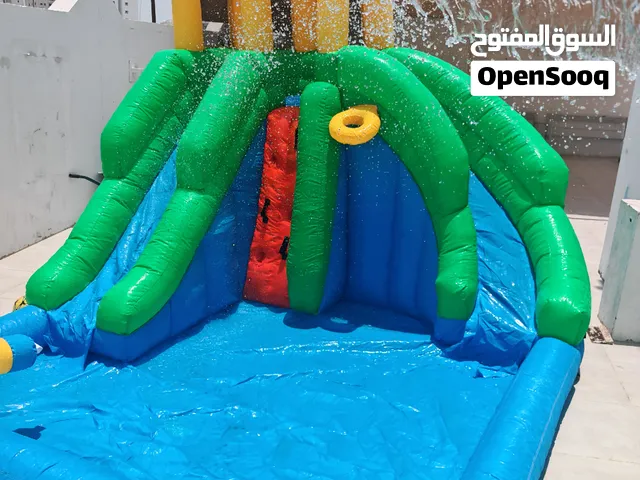 زحلوقة نطيطة ولعبة مائية منزلية قابلة للنفخ  بحالة ممتازة للبيع