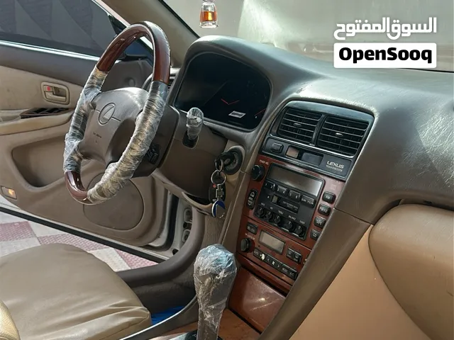 للبيع لكزس مديل 2000 التواصل على هذا الرقم