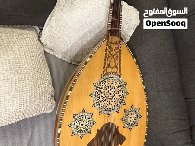 عود عربي صناعة يدوية أصلية الصانع: سعيد كامل مرسي الأسيوطي الورشة: مركز العود الحديث – مصر
