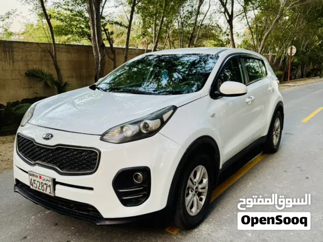 Kia Spotage 2017 white colour