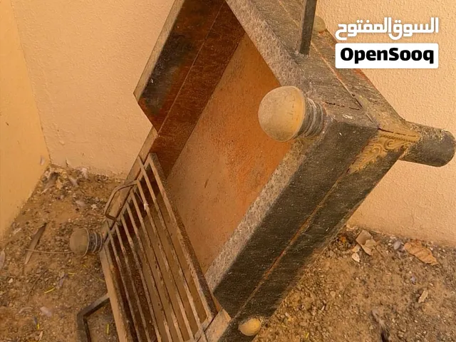 كوار شبه جديد حجم كبير يحتاج تنظيف من الغبار فقط