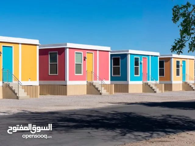 تصنع كافة التريلات والشاليهات والحاويات والمخازن والهناجر ومقطورات وخزانات للبيع /طرابلس