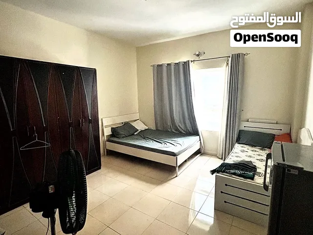 غرفة بحمام خارجي للأيجار الشهرى بعجمان ابراج الأورينت 2000 درهم