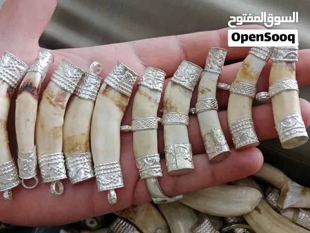 ناب الذئب بالفضة