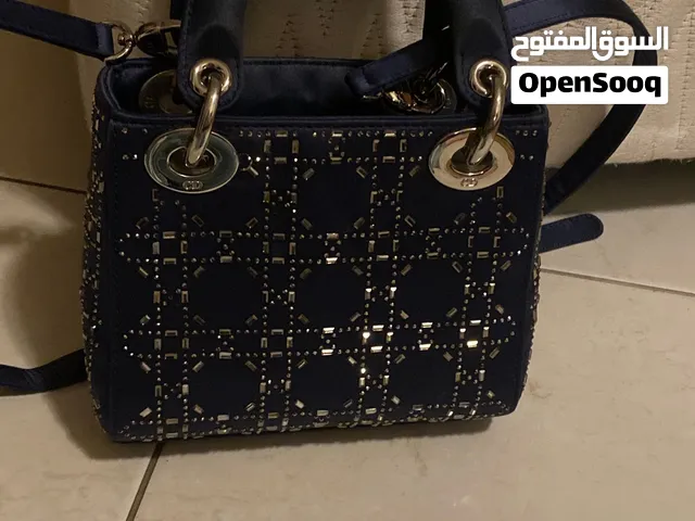 Beautiful handbag for 5 AED only
