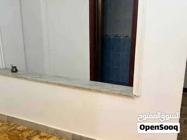 شقه كبيره في الدقادوستا