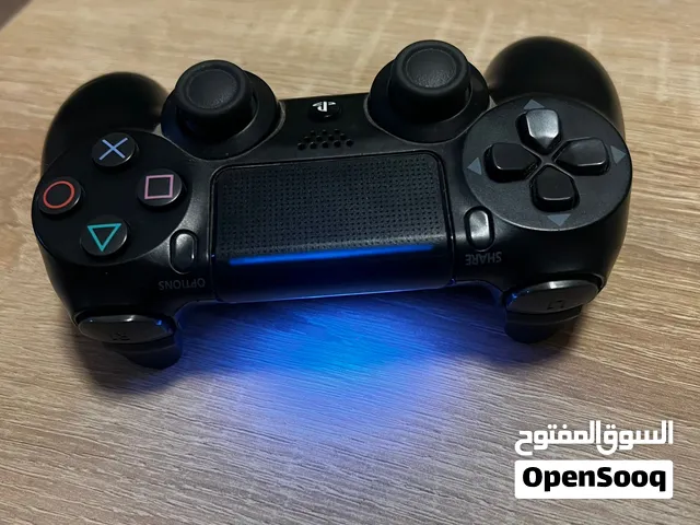 يد بلستيشن 4 الاصلية جاية مع الجهاز