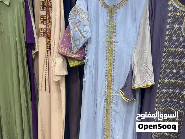 محل شلع للبيع بسعر جدا مناسب الوصف مهم دشاديش وتراكات واغراض المحل كلها للبيع