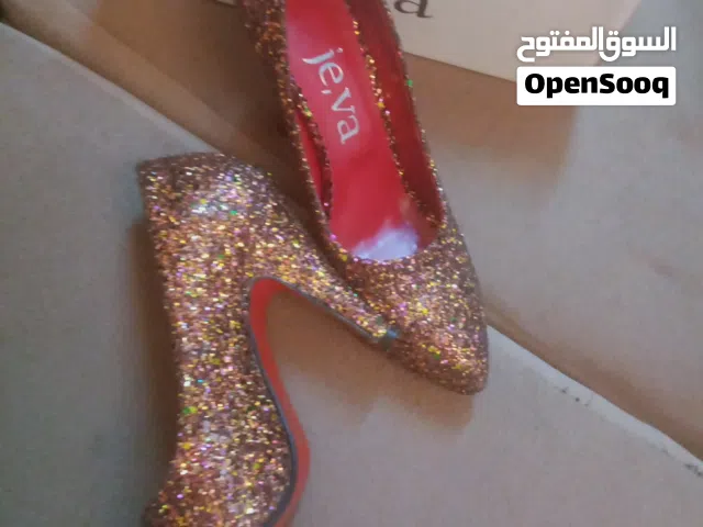 هيلز سواريه مقاس 39 استعمال مره واحده فقط بحالة الجديد