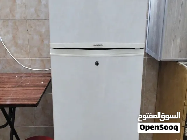 ثلاجه حجم كبير ، شغالة 100% وتبريدها ممتاز فوق وتحت.
