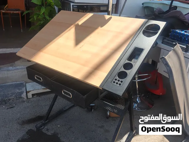 طاولة رسم هندسي بحاله ممتازه
