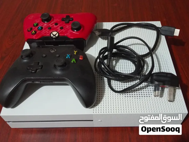 XBOX ONE S 1TB شبه الجديد موضه