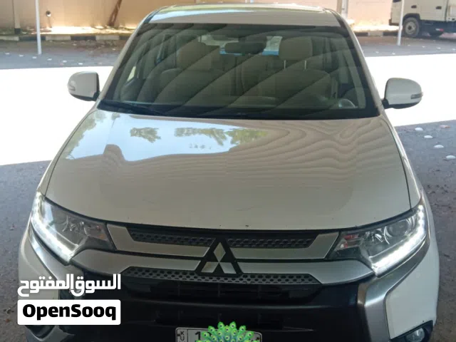 2020 Mitsubishi Outlander Standard