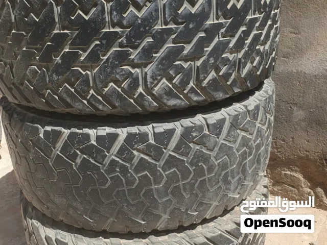 عدد 3إيطارات حجرية مقاس 35//12.5//20 للبيع
