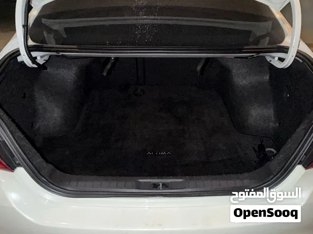 Used Nissan Altima in Ajman