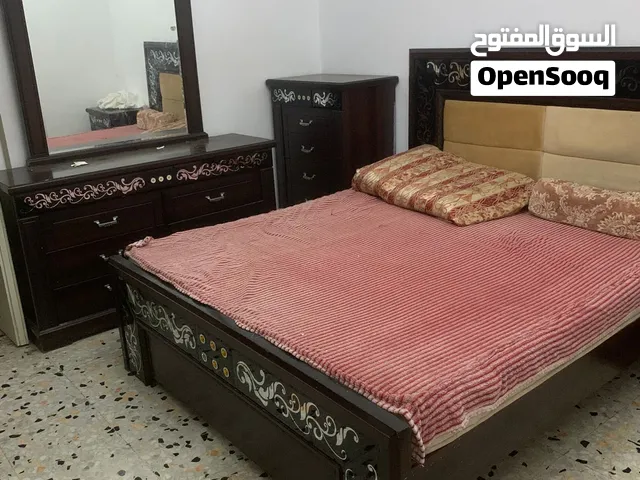 اثات منزلي ودار نوم ومكتبة وتلاجة وجلسة للبيع مع بعض