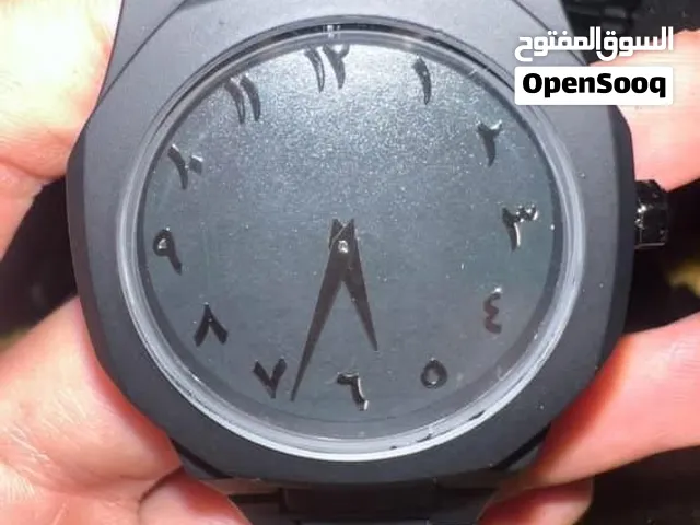 ساعات كربون قطاعي بكامل ملحقاتها مقاومه للماء والغبار وللخدوش ارقام عربيه سوداء وبيضاء