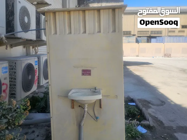 للبيع – حمام فايير جلاس بحالة جيدة مع مغسلة خارجية FOR SALE – Fiberglass bathroom