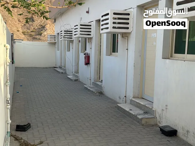 للإيجار سكن عمال من 10 غرف 10 حمامات 2 مطبخ