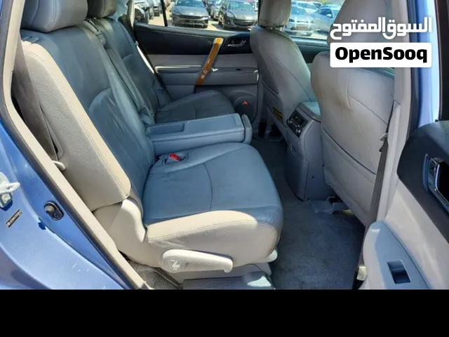 يوجد طقم كراسي جلد هلندر 2008لون بيج