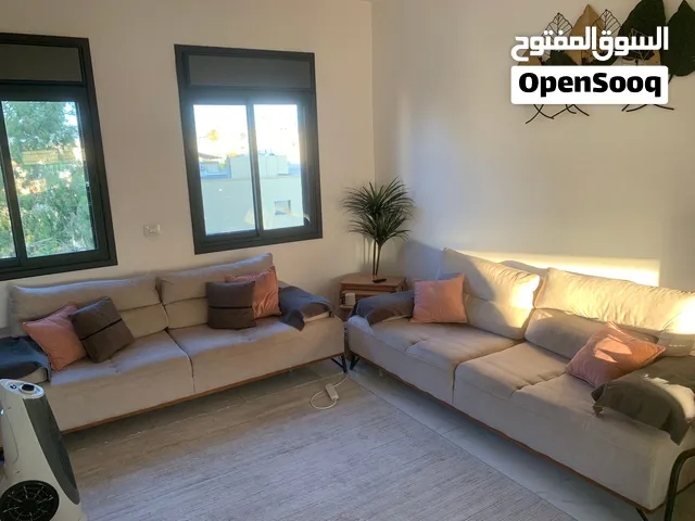 طقم كنب 3 مقاعد عدد 2 ومقعد واحد عدد 2